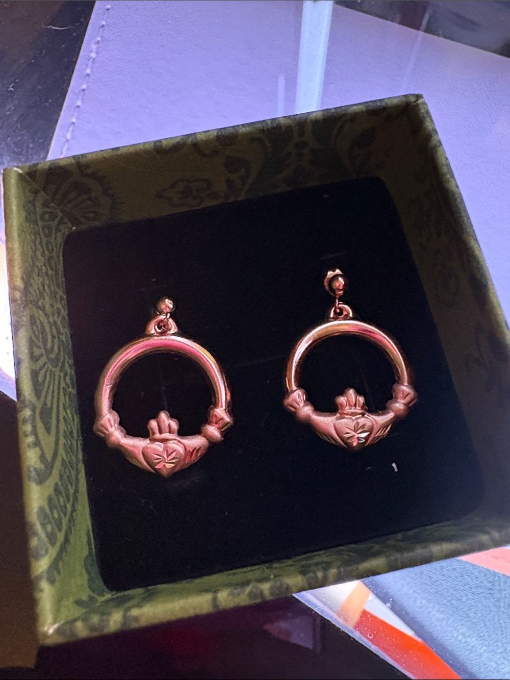 Vintage 14 KG Claddagh Small earrings with backs